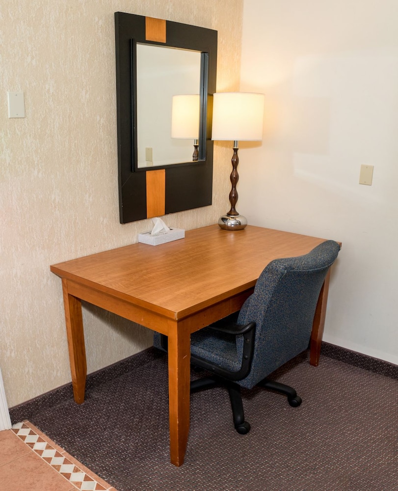 Cedar Park Whirlpool Suites 44/61