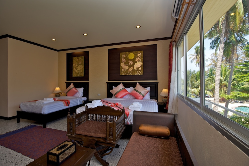 Lotus Paradise Resort 60/77