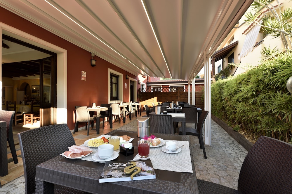 Nicoletta Hotel 53/69