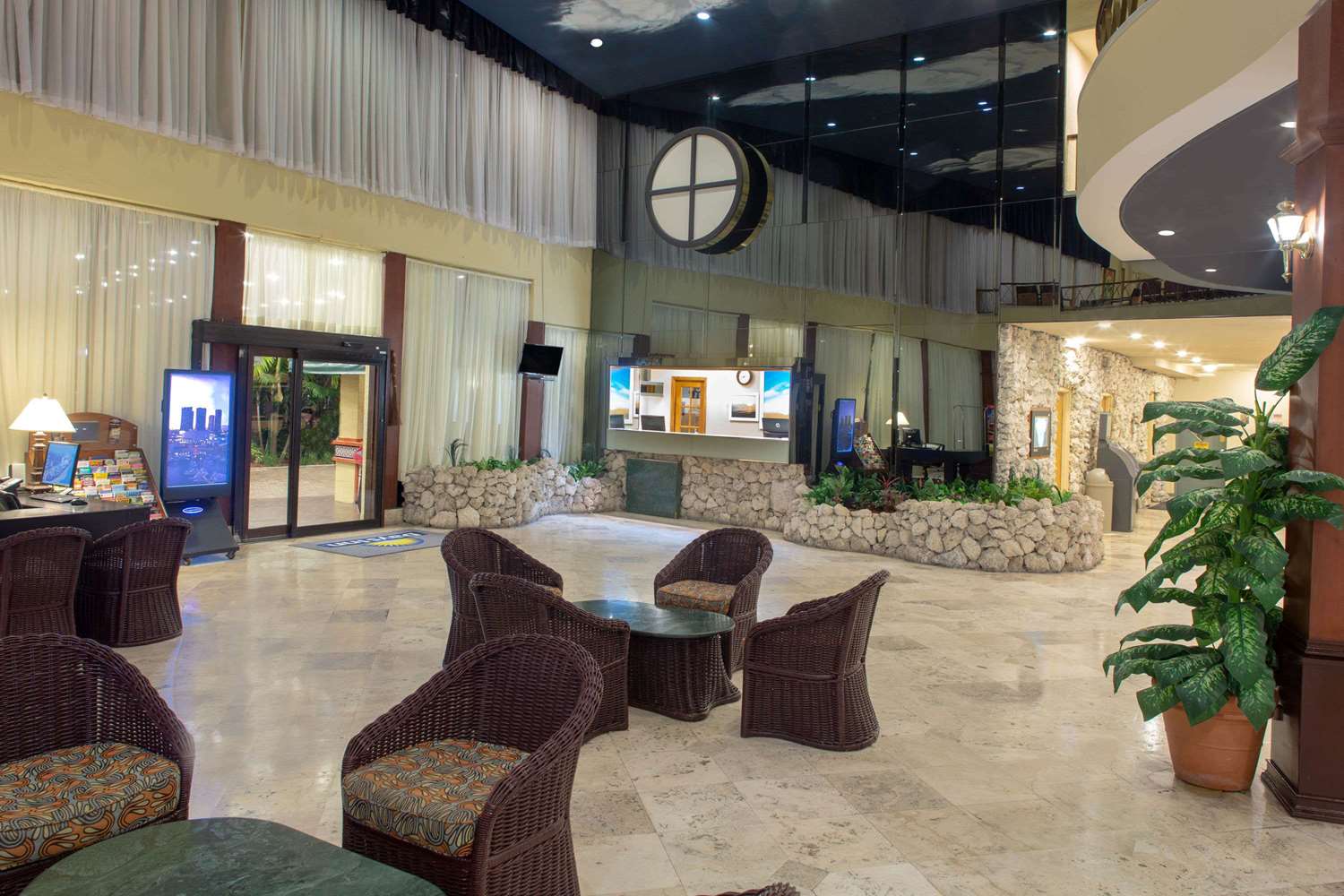 Thunderbird Hotel 2/20