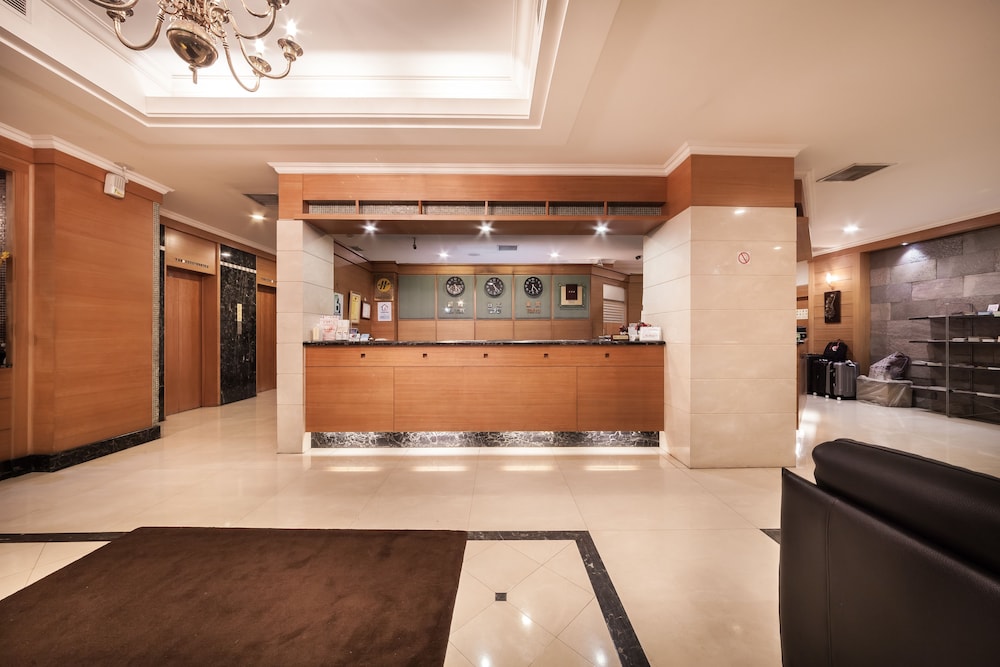 Ferrary Hotel 6/50