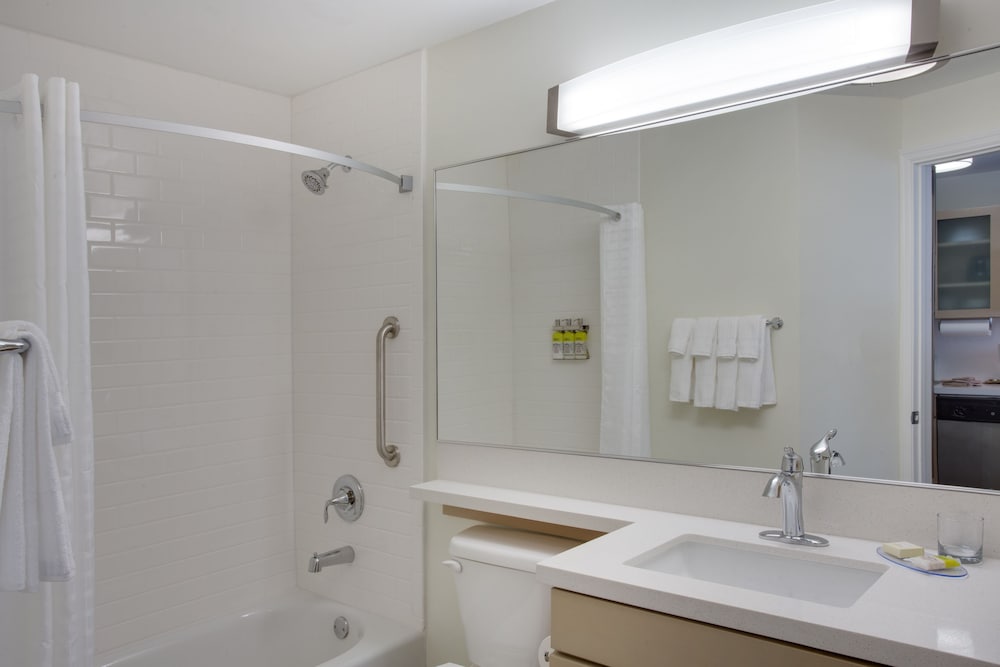 CANDLEWOOD SUITES MIAMI INTL AIRPORT - 36TH ST 14/59