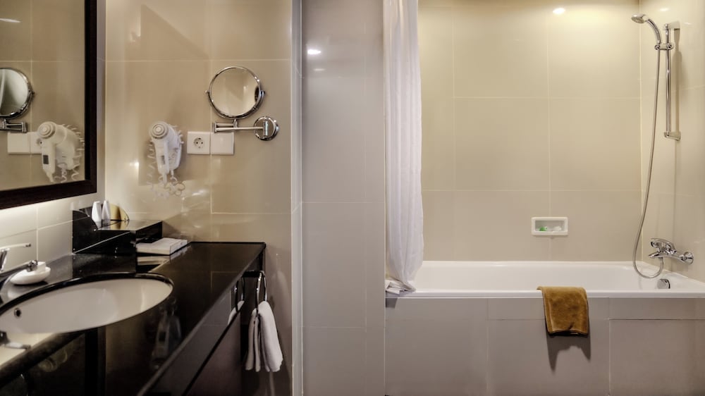 جناح بريميير بسرير كينج وسريرين منفصلين بإطلالة على المدينة، Best Western Premier La Grande Hotel 5/5