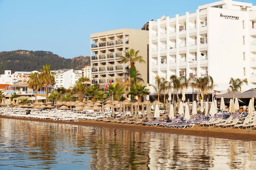 The Beachfront Hotel - Adults Only +16 39/49