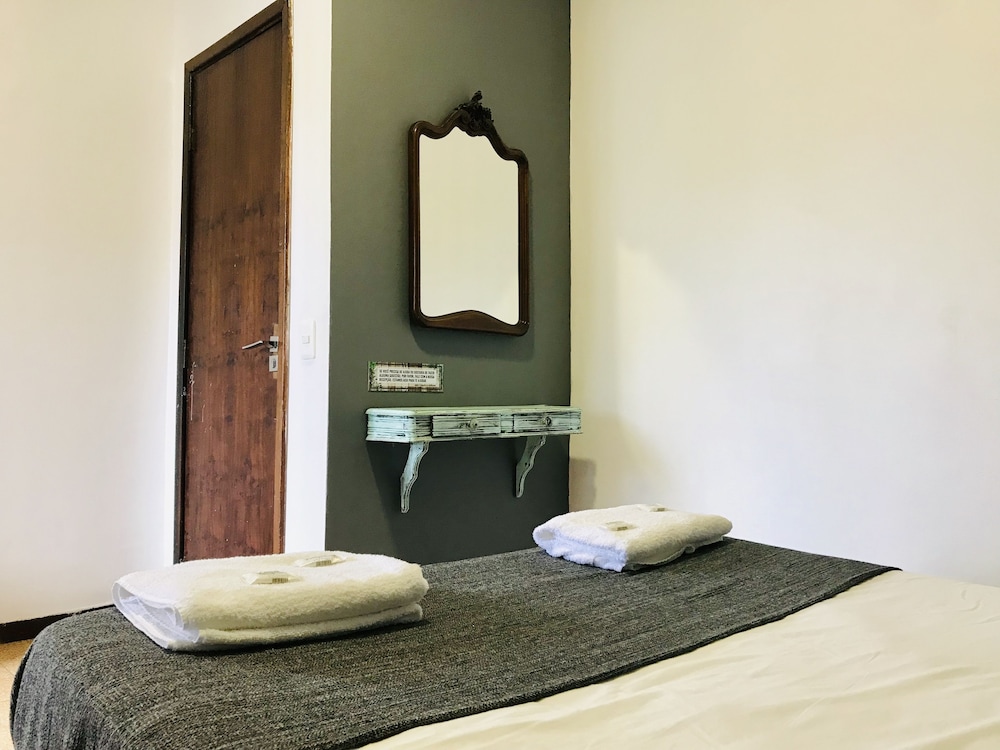 SUITE, PRIVATE BATHROOM