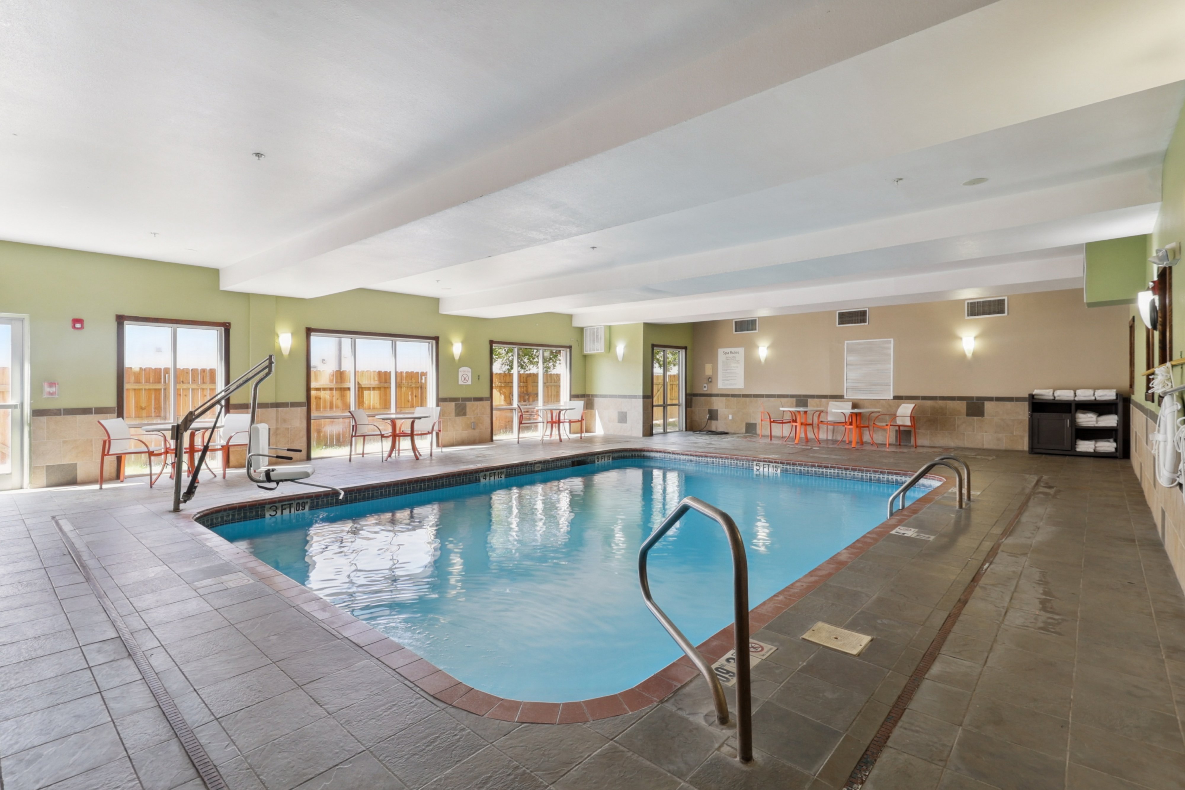 Holiday Inn Hotel Suites Slidell 35/79