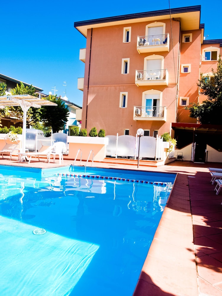 Residence I Girasoli 9/63