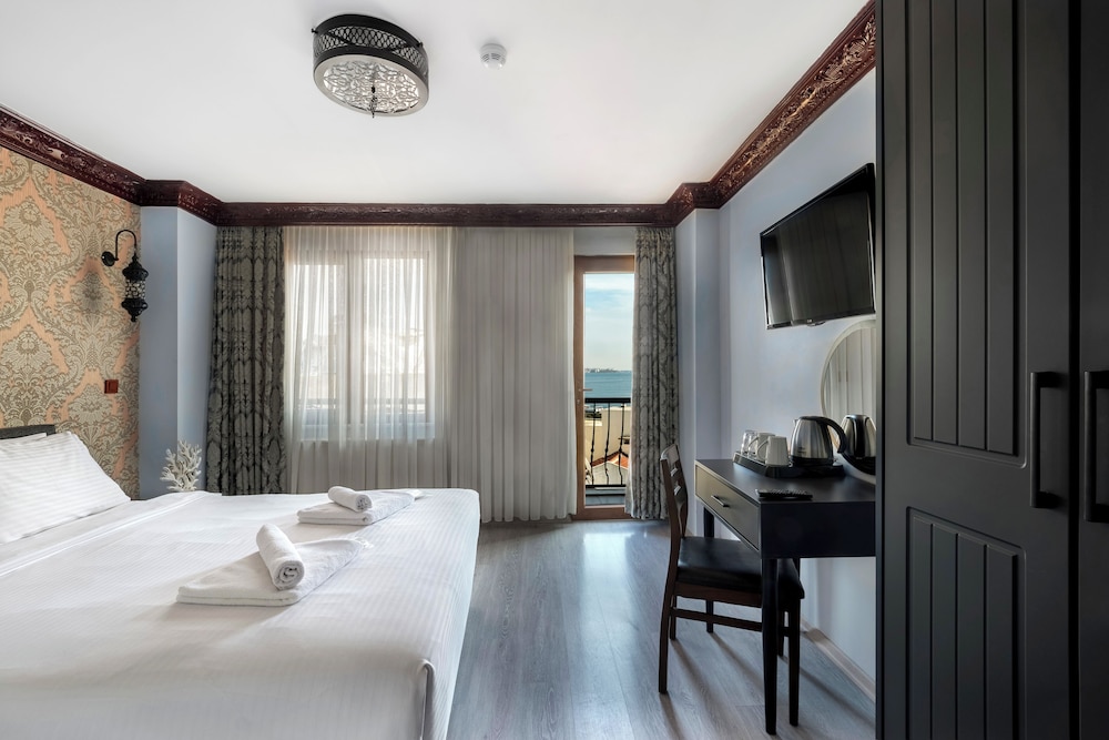 Mytra Hotel 6/50