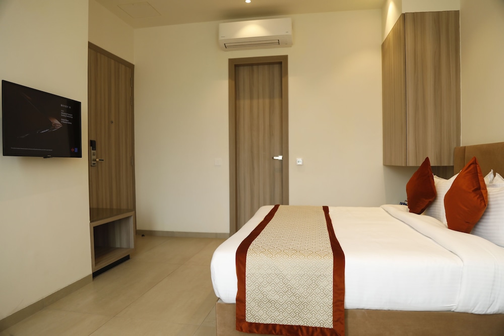 Hotel The Royal Vista 25/50