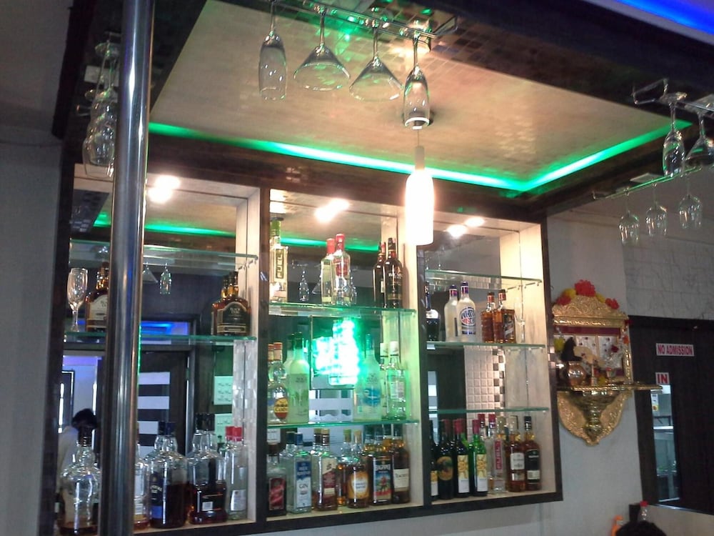 Hotel Galaxy's Vaibhav 3/40