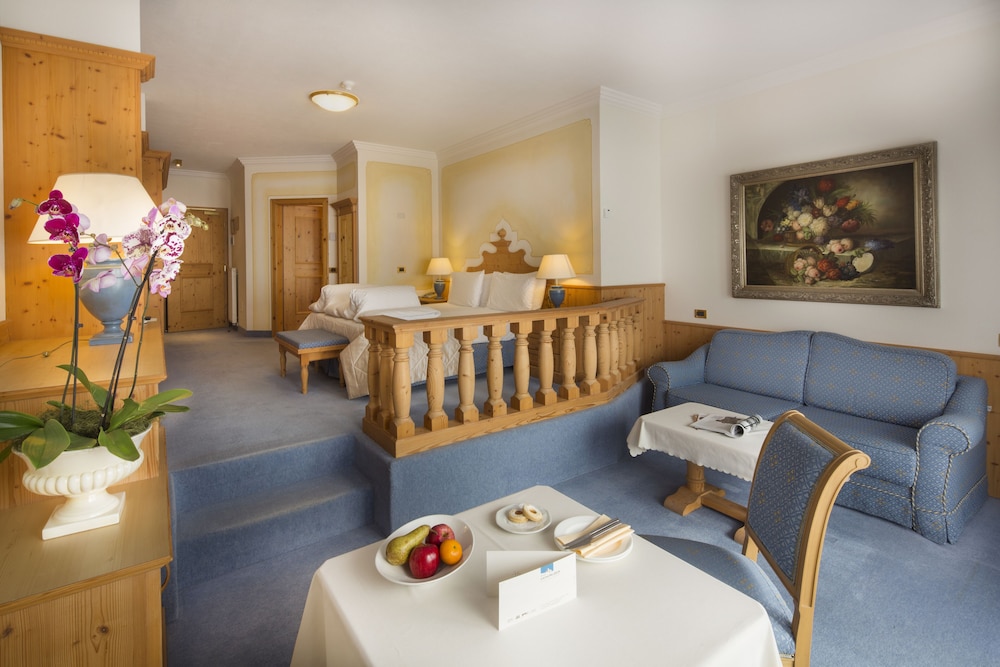 Hotel Sassongher 36/47