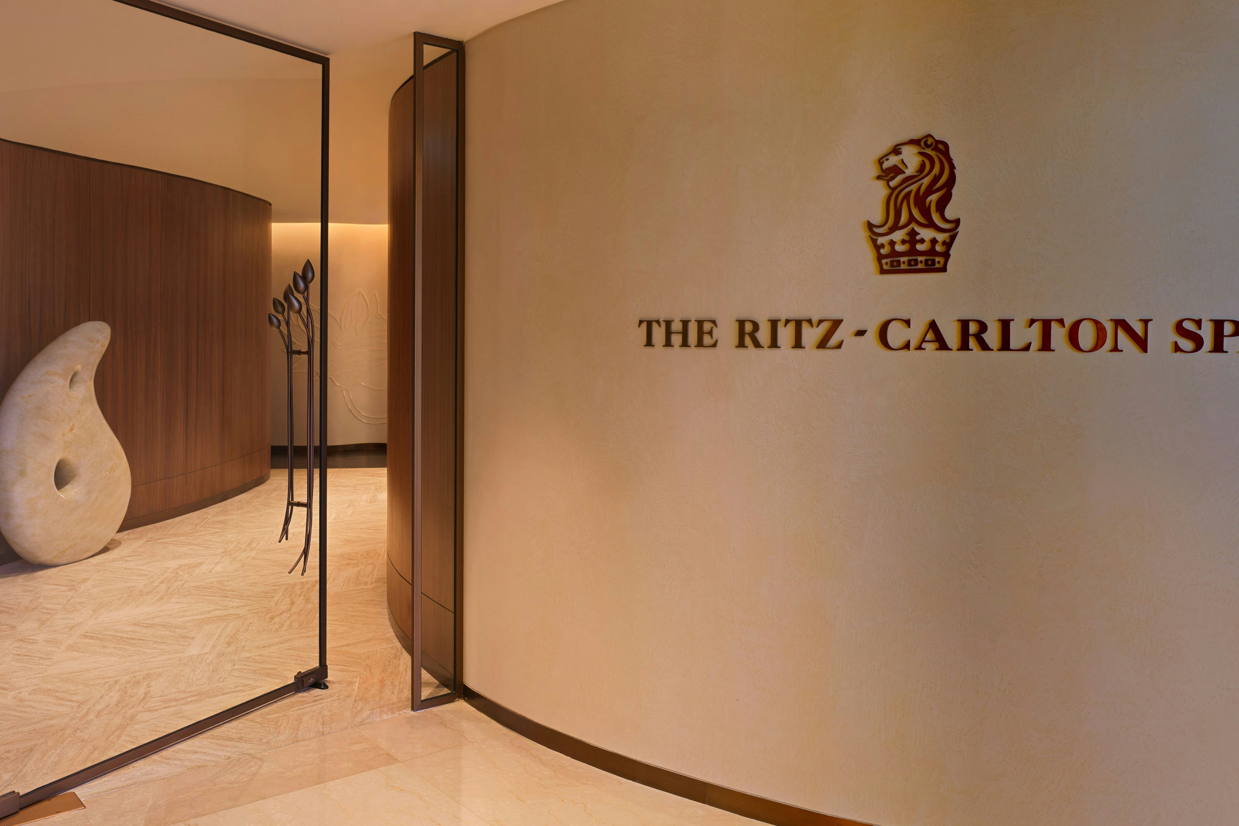 The Ritz Carlton Abu Dhabi Grand Canal 27/63