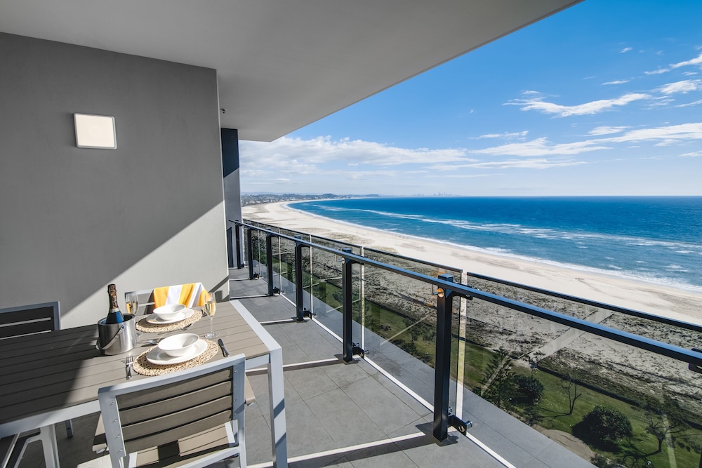 Iconic Kirra Beach Resort 28/72