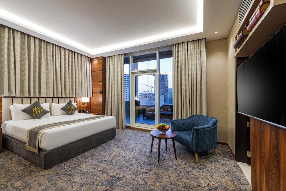 EXECUTIVE, SUITE, TERRACE