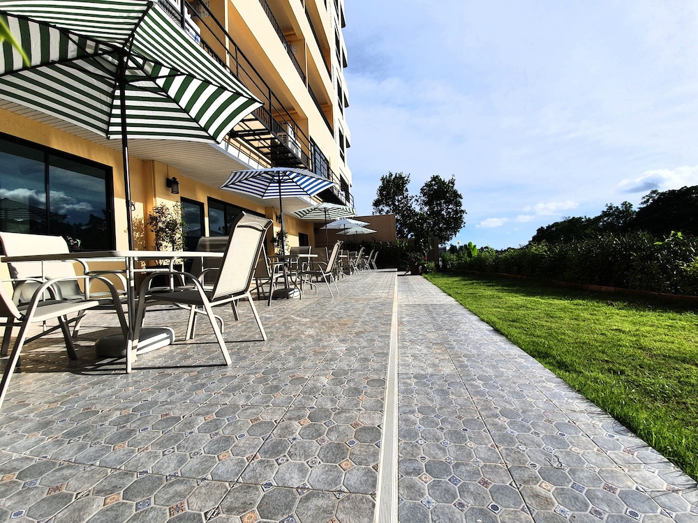USABAI Riverside Boutique Hotel 43/49