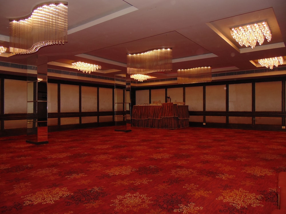 Hotel Saurabh Candy By Peppermint 31/39