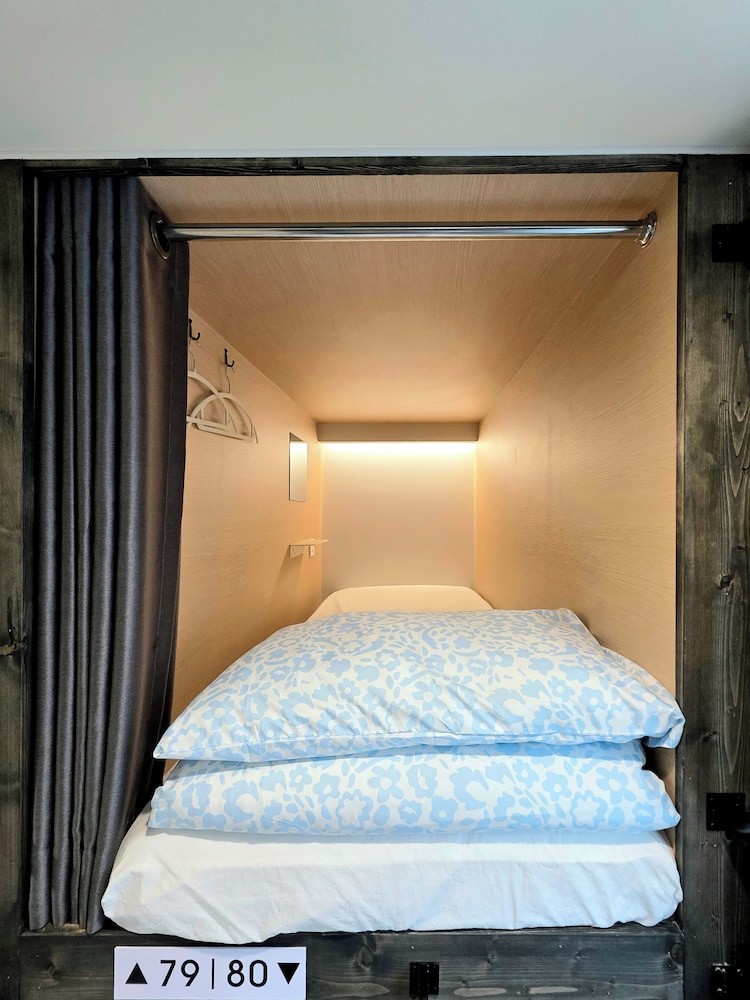 FEMALE DORM, FEMALE ONLY