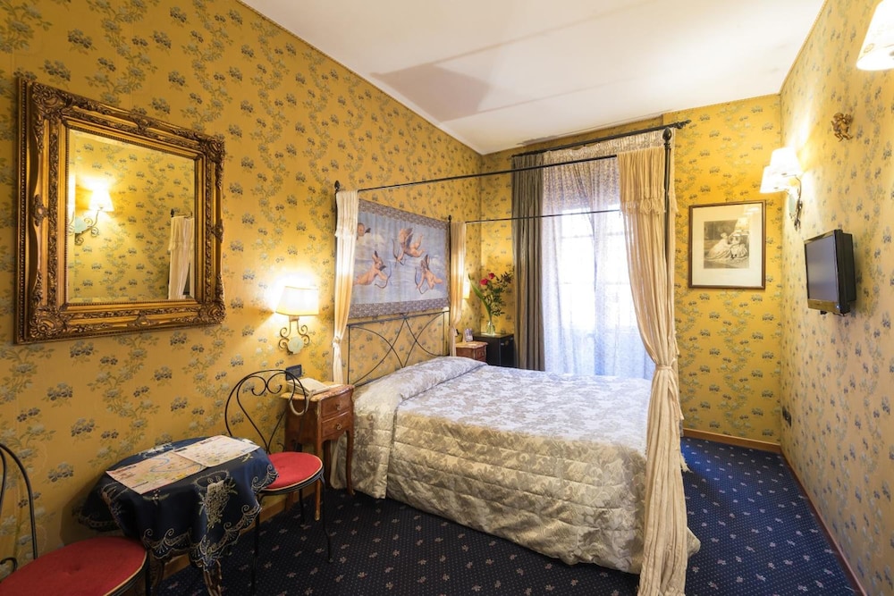 RESIDENZA AVE ROMA 10/41