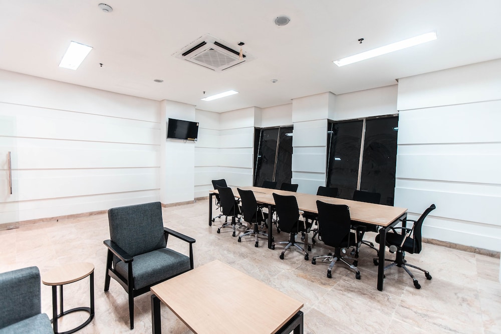 Super OYO Townhouse 1 Hotel Salemba 34/38