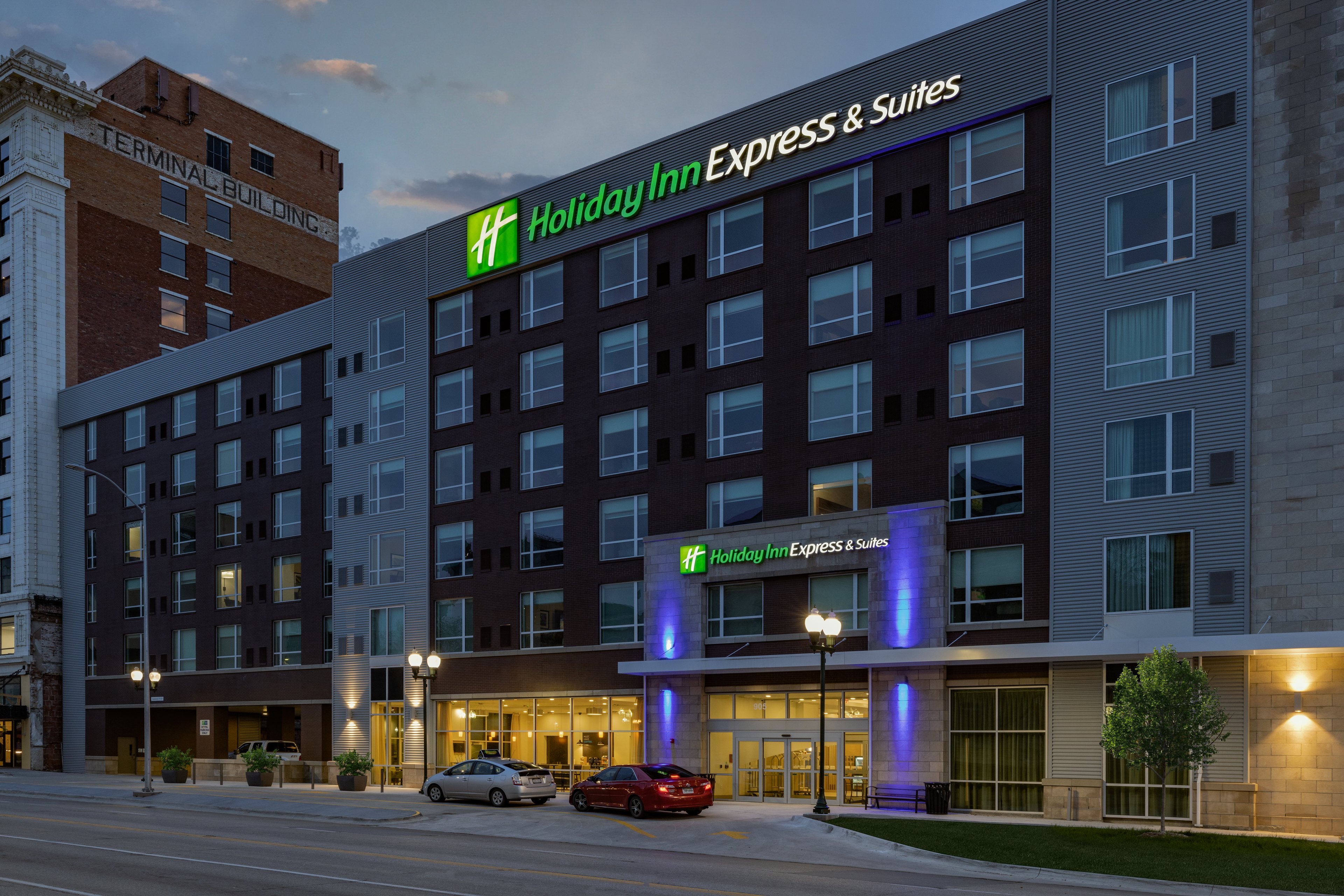 Holiday Inn Express & Suites Lincoln Downtown 6/55