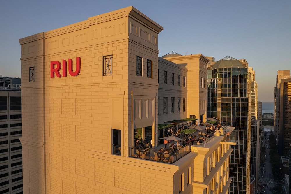 RIU Plaza Chicago 6/50