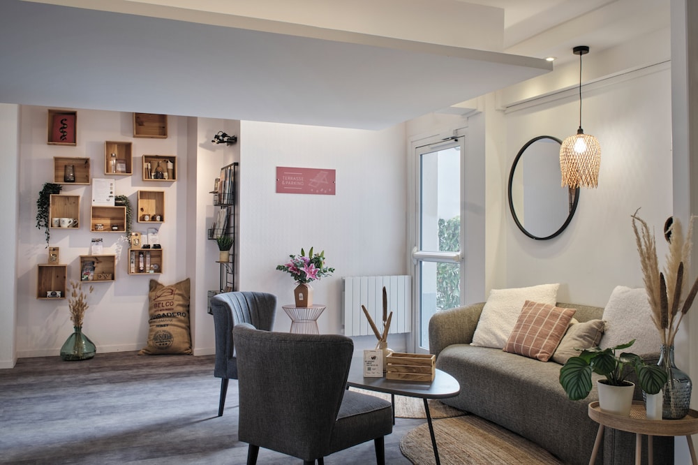 LOGIS BEAUJOIRE HOTEL 20/37