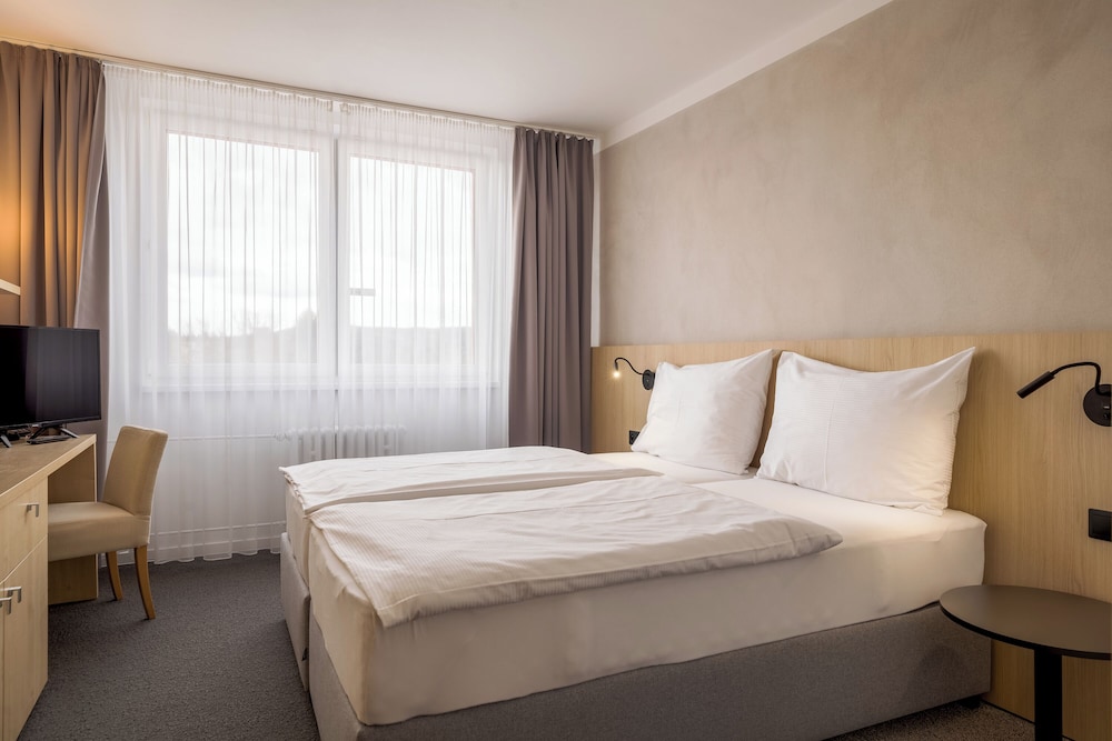 BUSINESS, APARTMENT