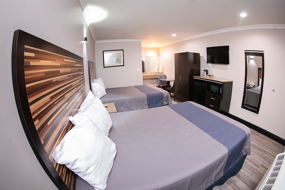 Diamond Bell Inn And Suites 28/54