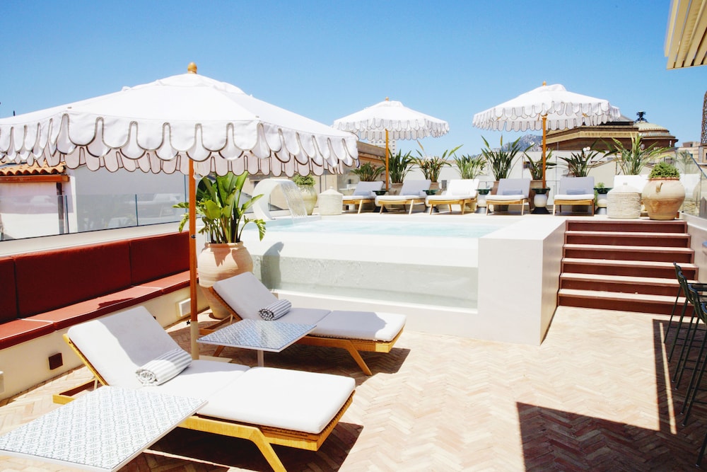 Casa Nostra Boutique Hotel 45/50