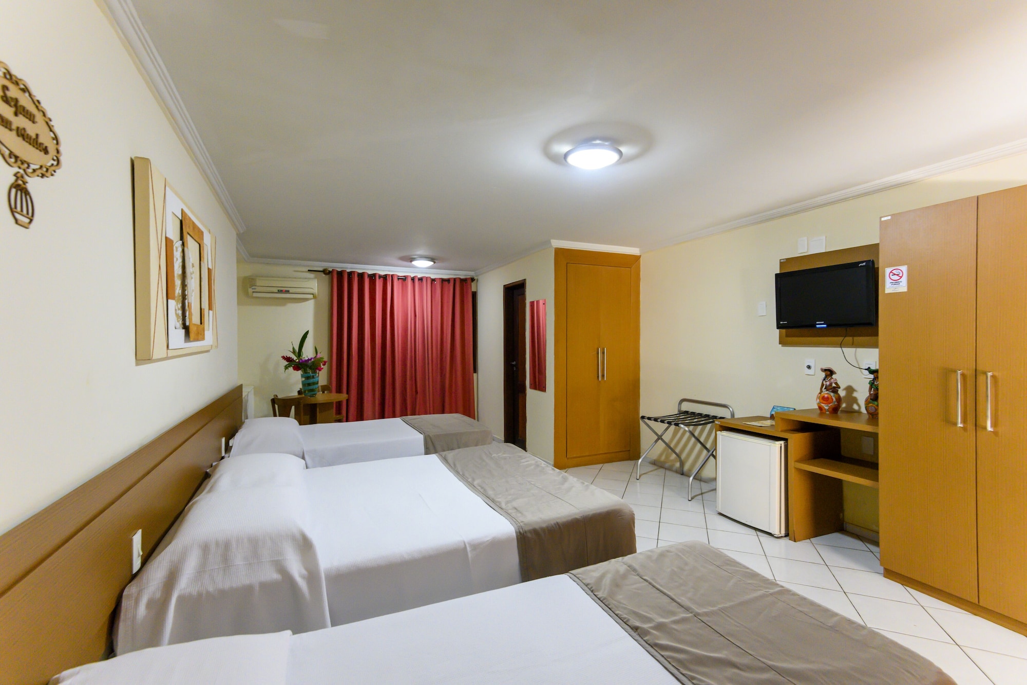 ROOM, QUADRUPLE