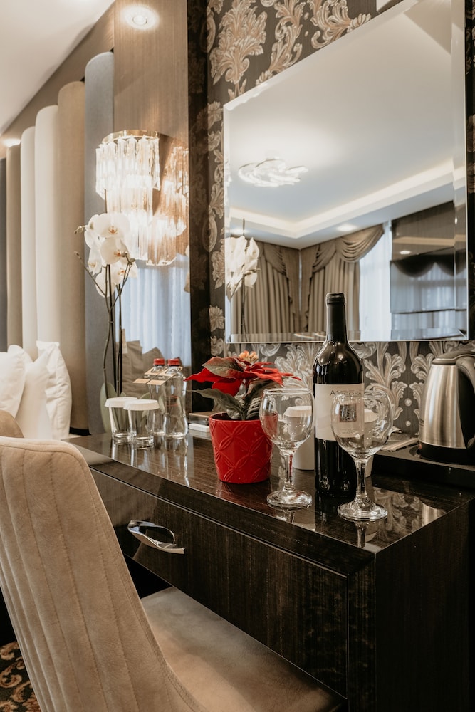 Grand Lark Otel 45/50