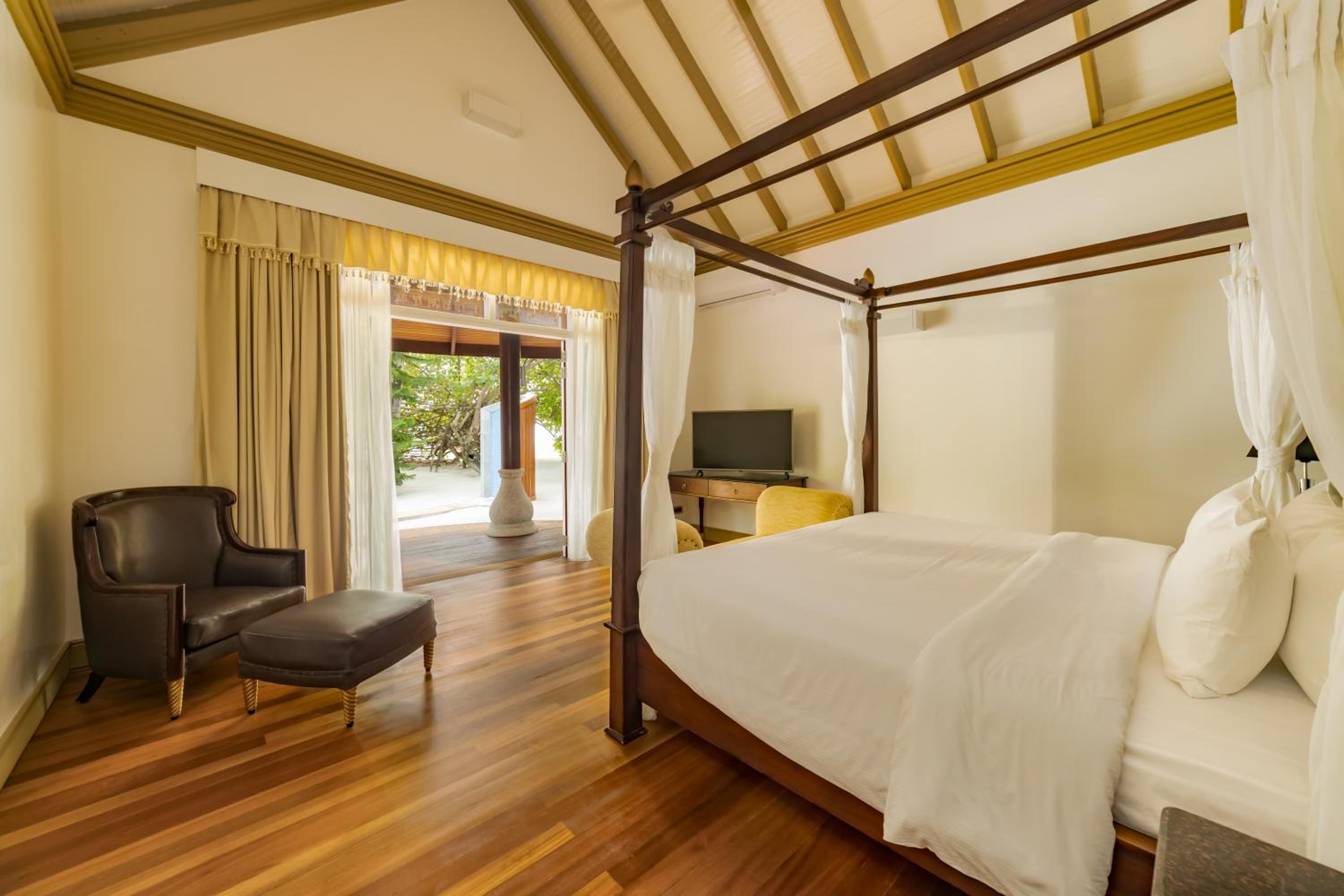 2 Bedrooms, Beach, Suite