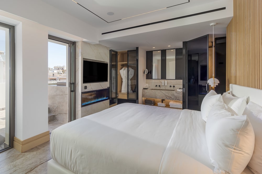 Junior Suite, King Bed, Plunge Pool