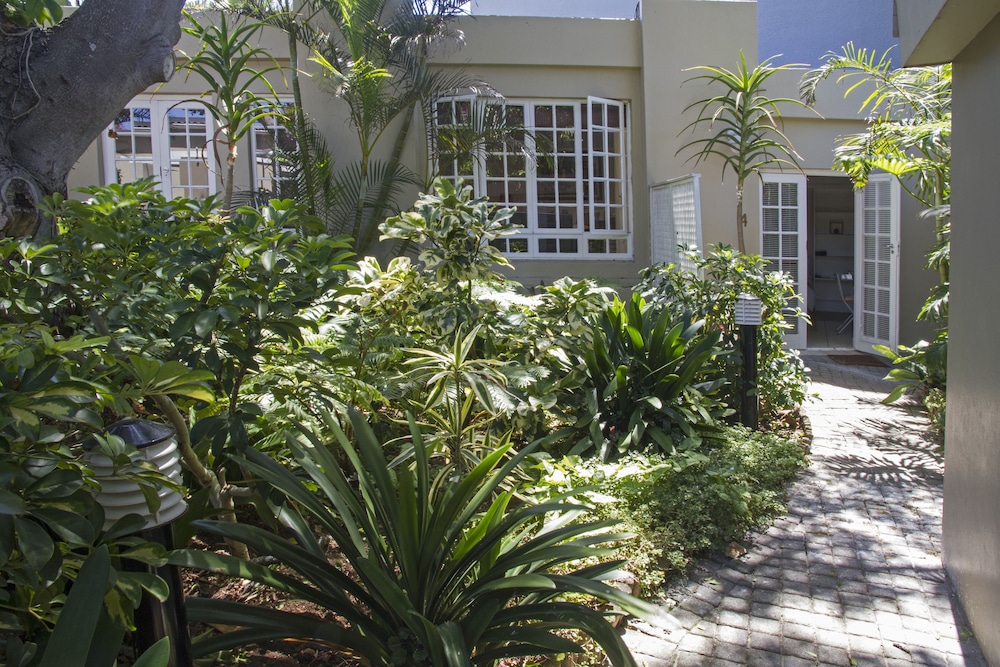 Conifer Beach House 24/35