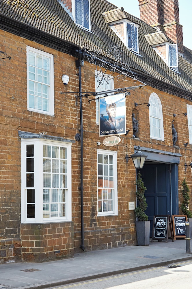 Saracen's Head Hotel 3/39
