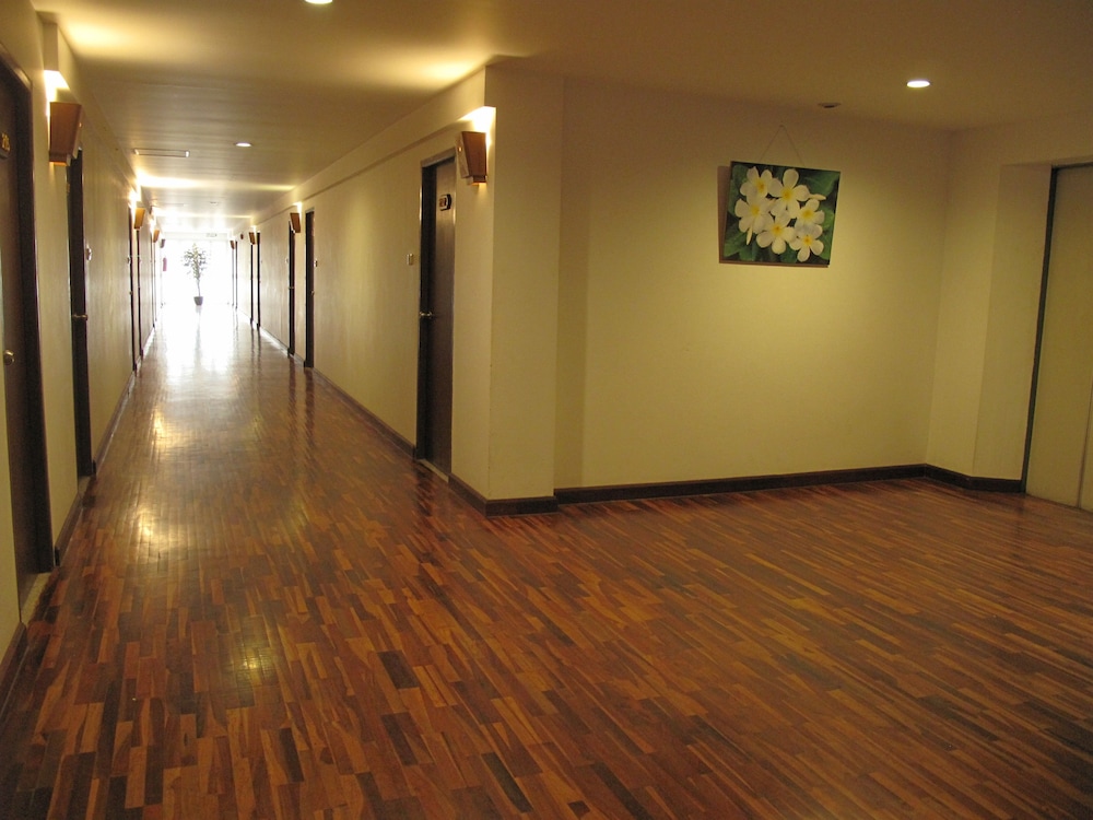 Dusit Hotel 35/50