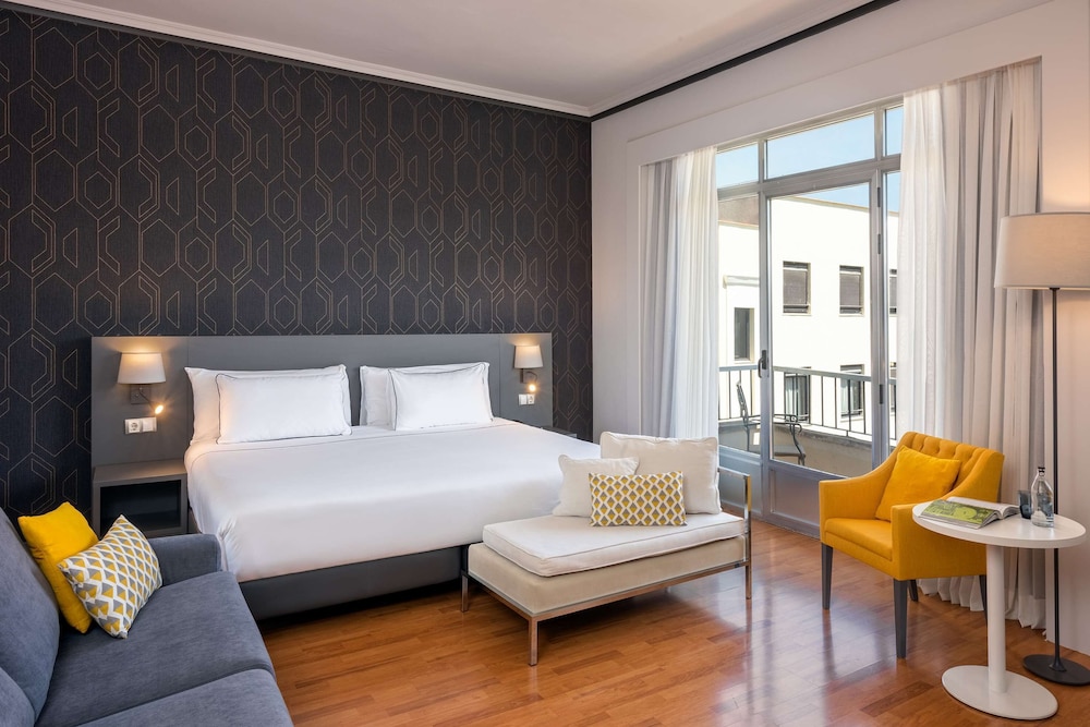 Hotel Madrid Plaza Espana Affiliated by Melia 10/40