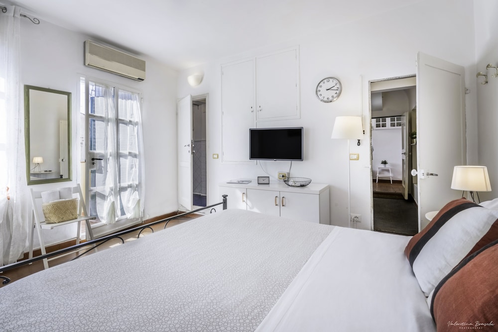 Wine Apartments Florence Prugnolo 11/23