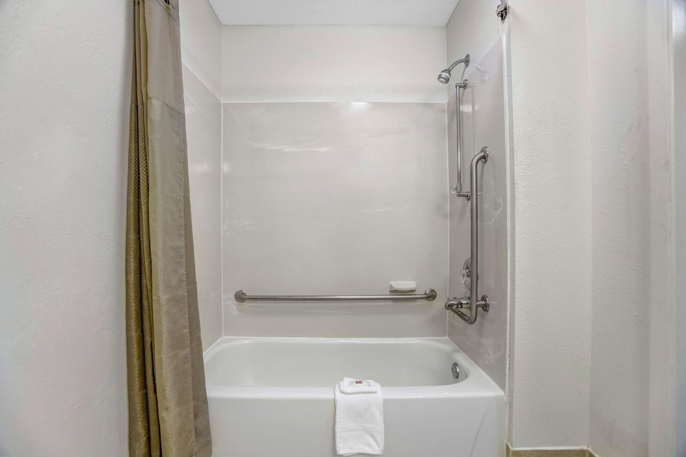 Motel6 Raleigh, NC - North 50/50
