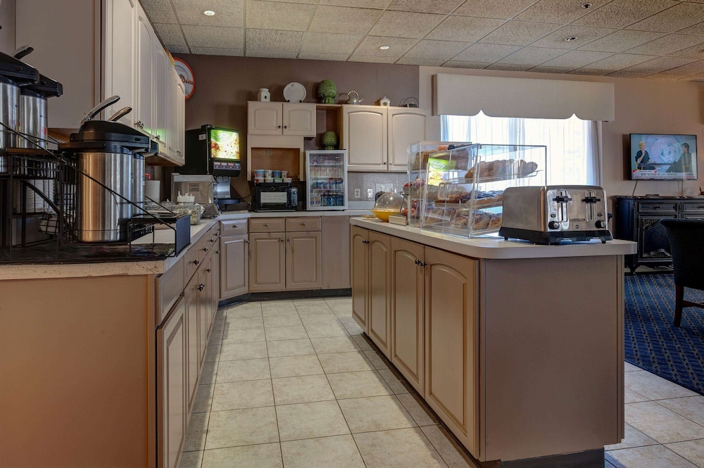 Hotel Amherst Hadley 3/18