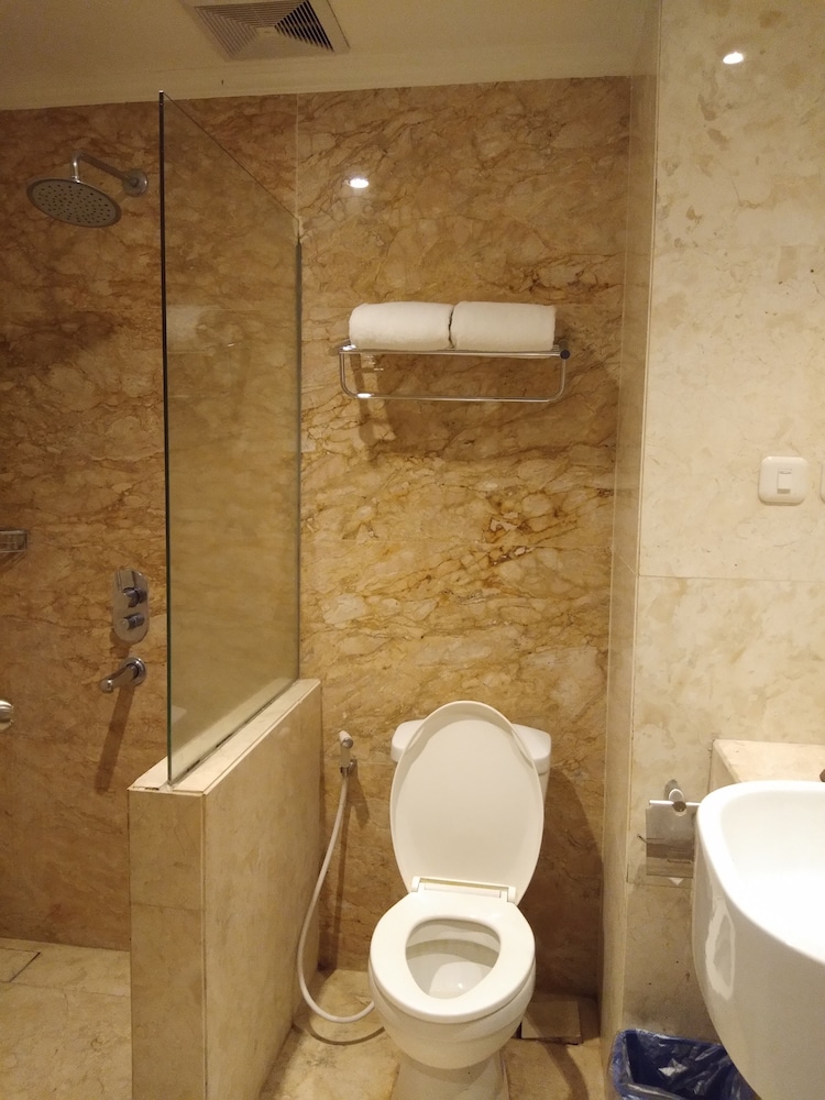 Lorin Syariah Hotel Solo 45/46