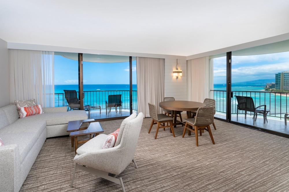 1 Bedroom, Suite, 2 Double Beds, Ocean Front, Sofa, Balcony, Corner