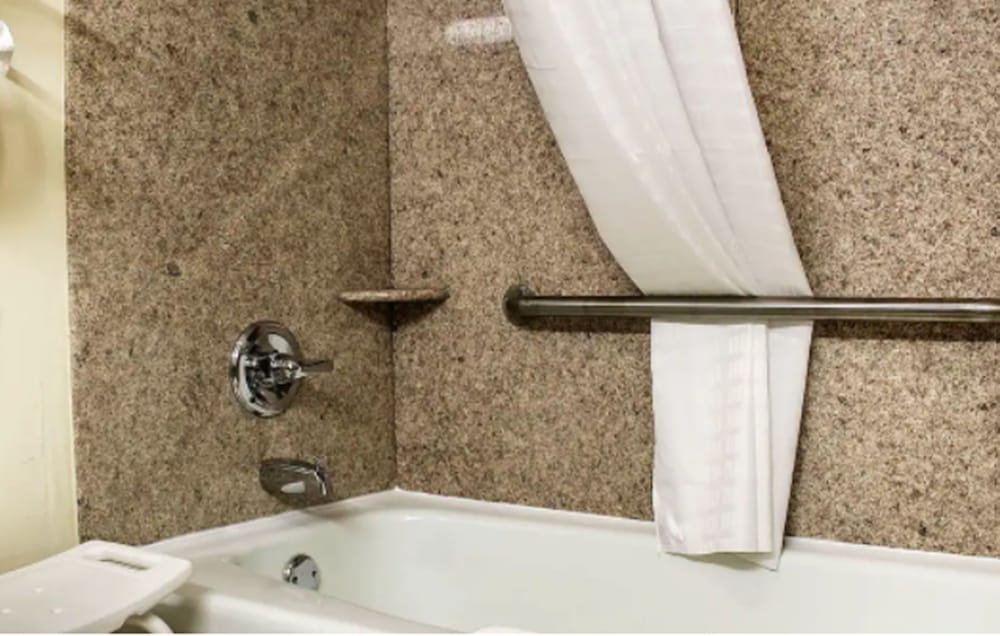 Quality Inn Lima, OH 45/47