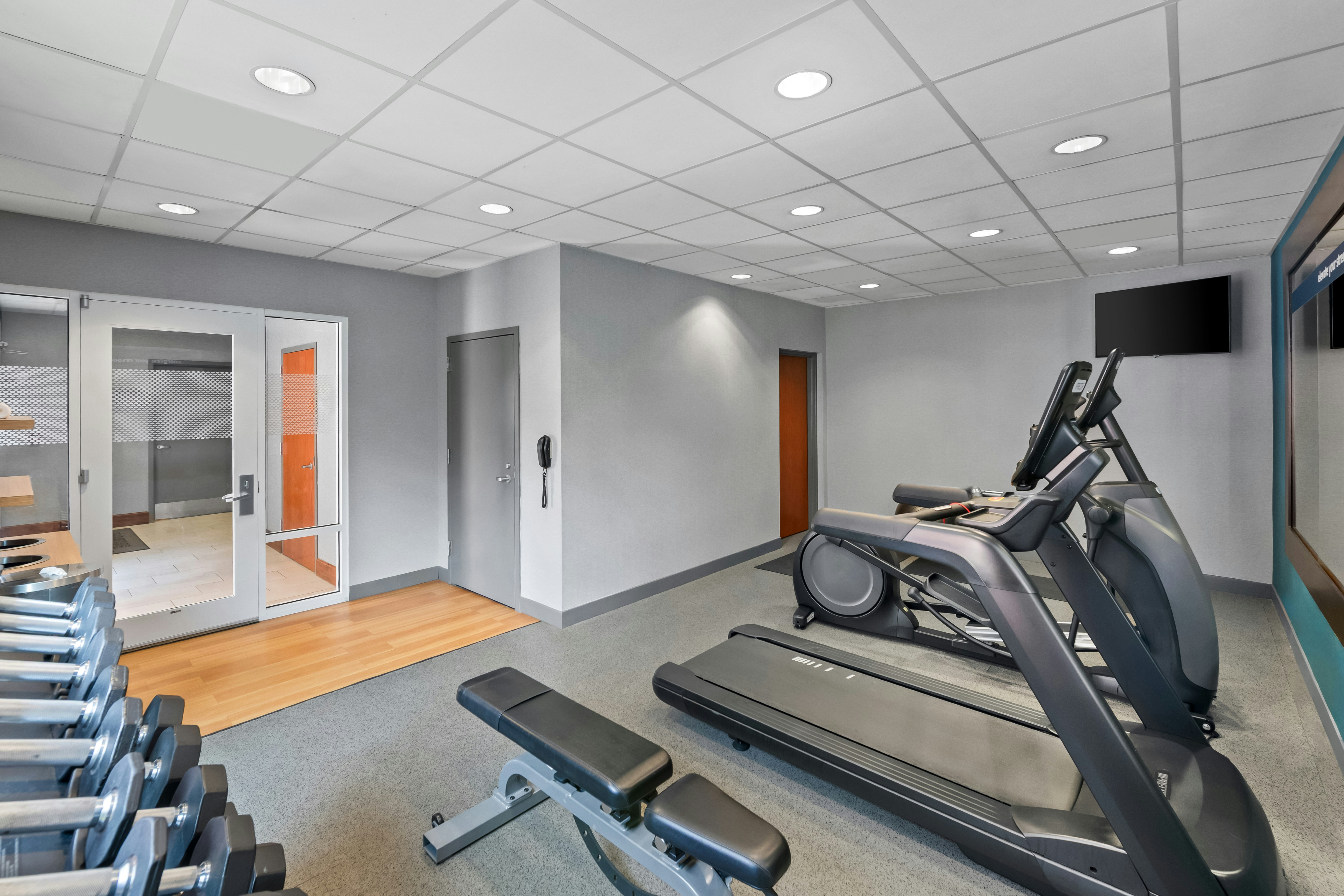 Hampton Inn And Suites Williamsburg Central 30/56