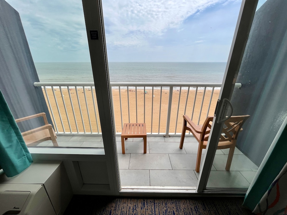 Hampton Inn Virginia Beach-Oceanfront North 24/75
