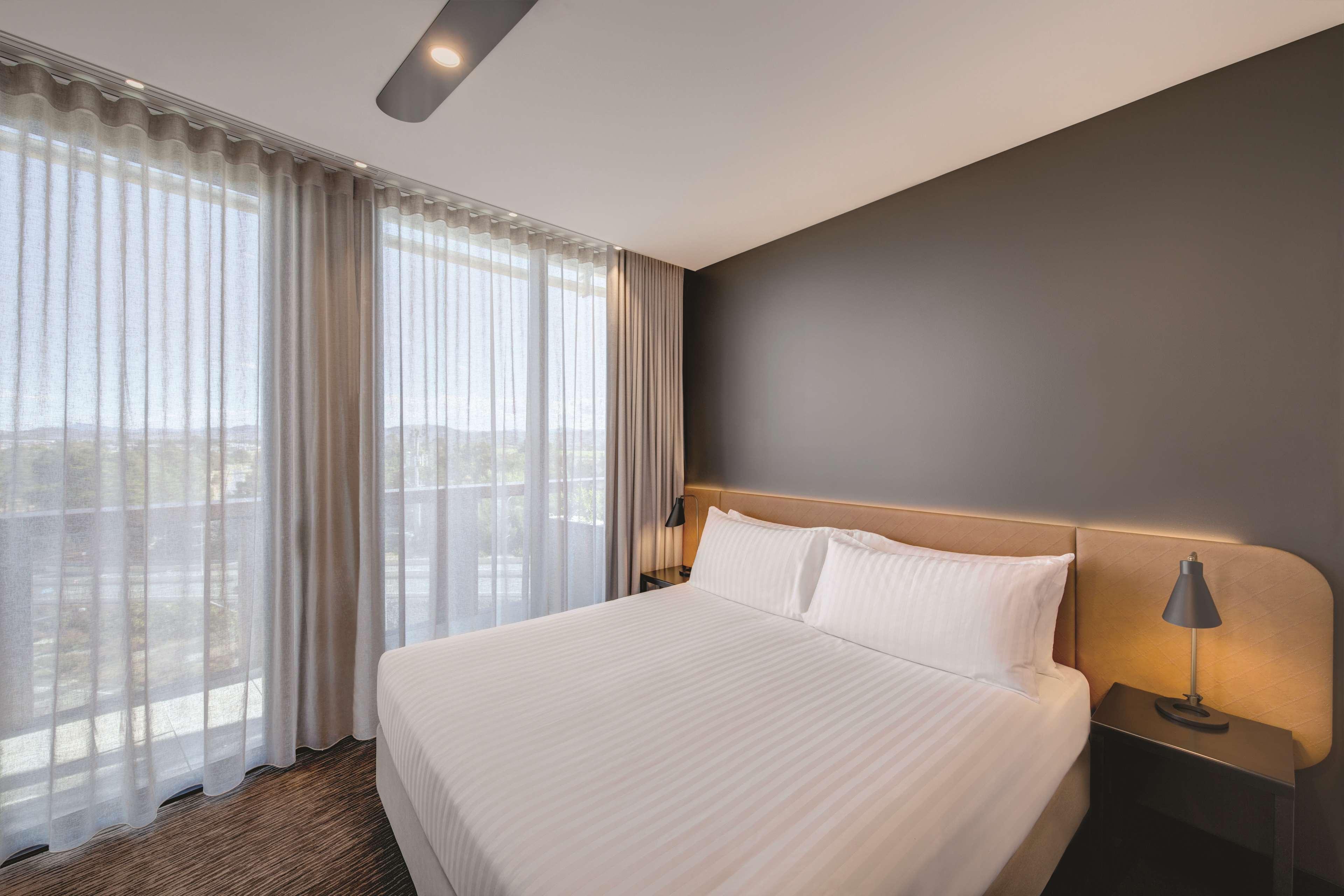 1 BEDROOM, APARTMENT, KING BED