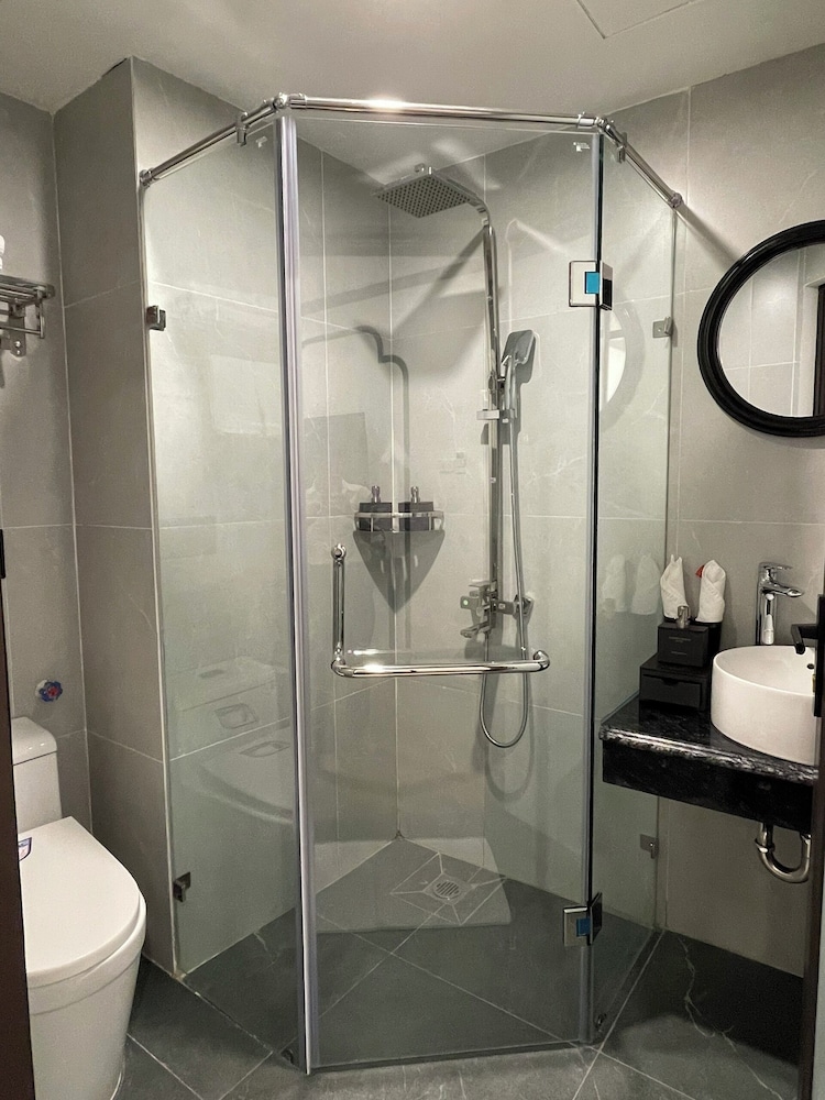 Aquarius Premium Hotel 41/49
