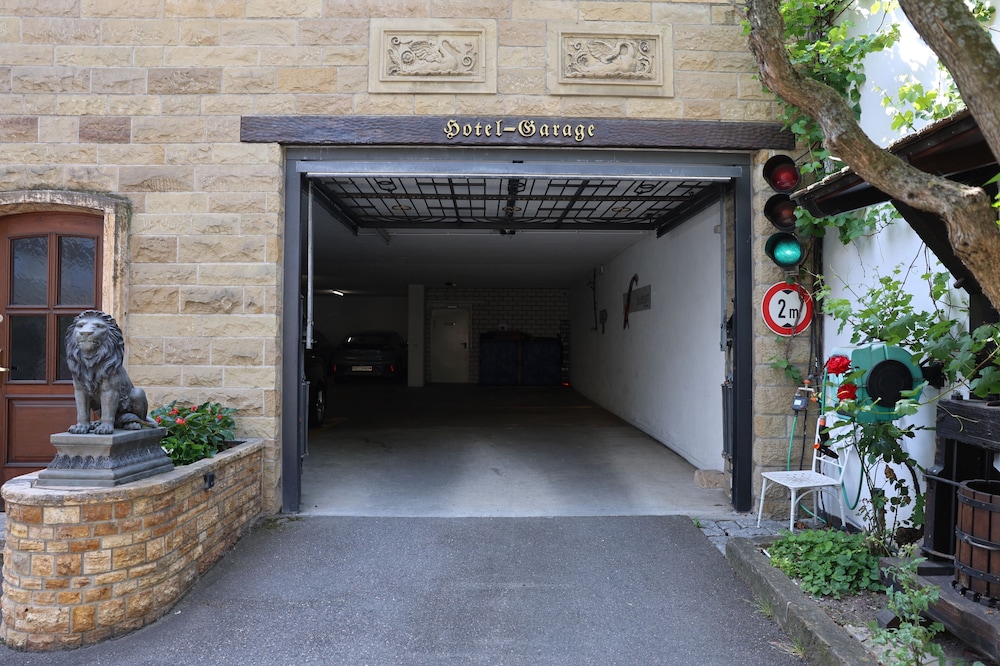 Woertz Schlosschen Zur Weinsteige 66/75