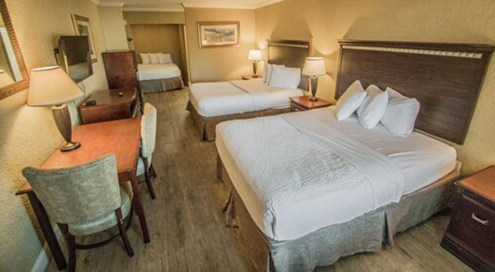 Days Inn By Wyndham Destin 24/40