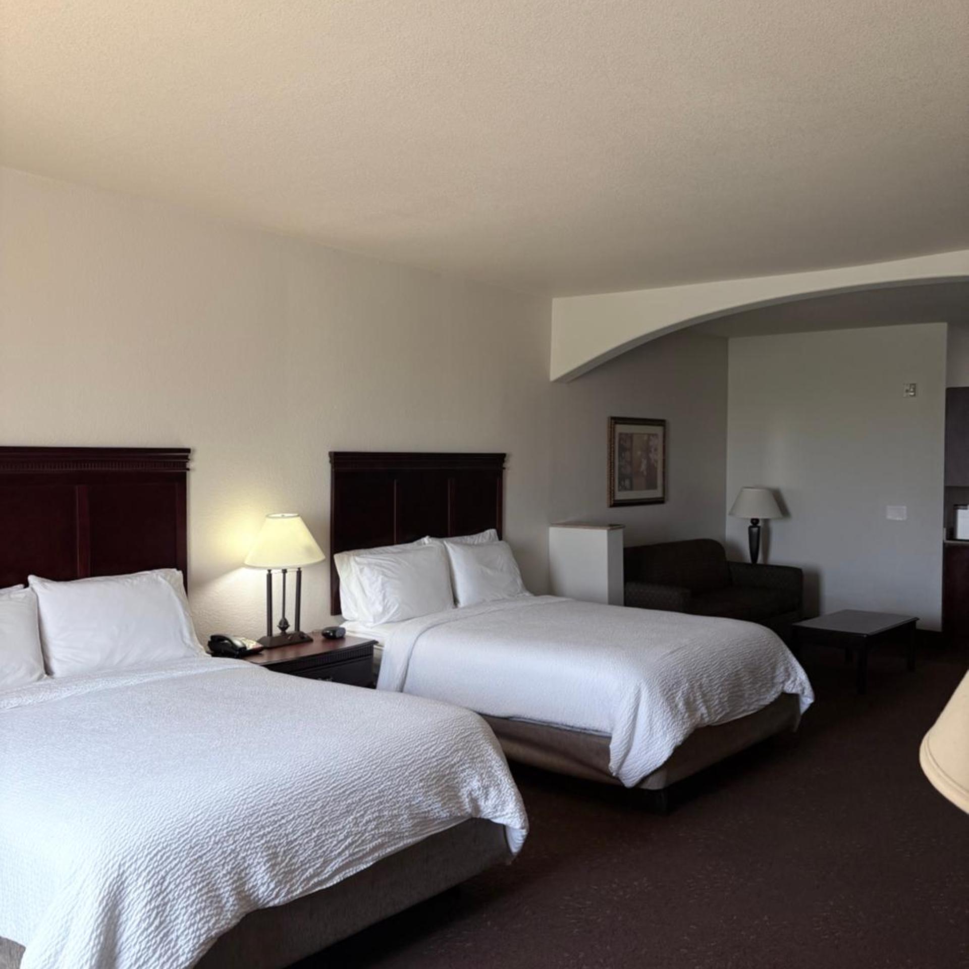 Suite, 2 Queen Beds, Bathtub, Accessible